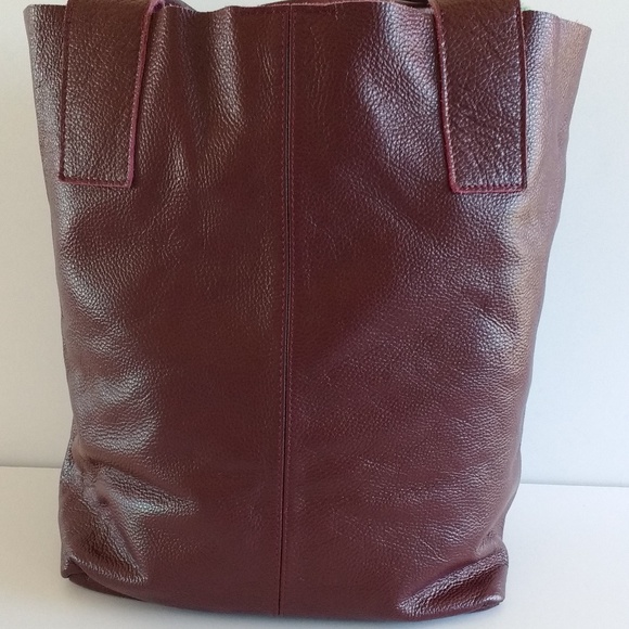 Graffity Paris Handbags - Graffity Paris burgundy calfskin bucket handbag
